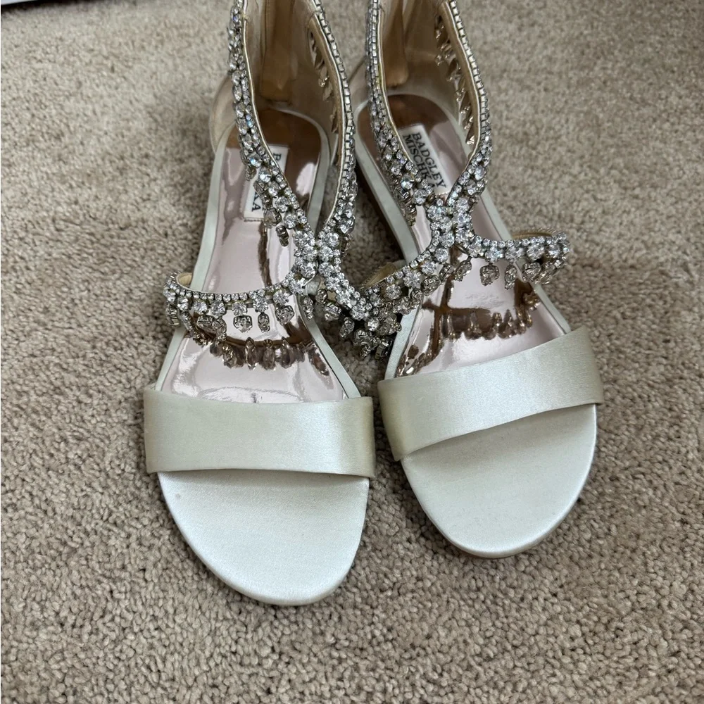 Badgley Mischka Crystal Embellished Ivory Satin Sandals Wedding Formal - Picture 4 of 12
